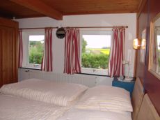 Schlafzimmer - (C) www.ferienhaus-nordfriesland.com